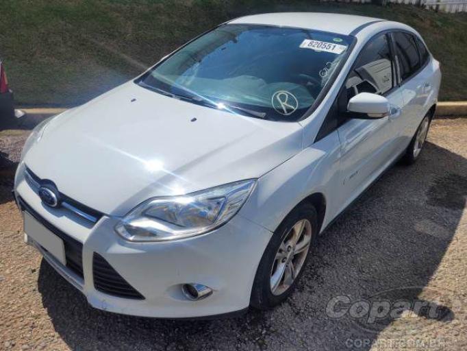 FORD FOCUS SEDAN 15/16