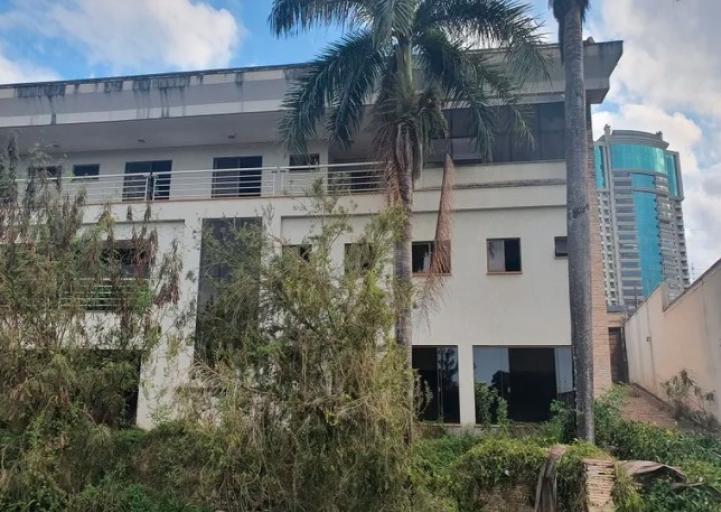 CASA E TERRENO 2.332m² - LONDRINA - PR 